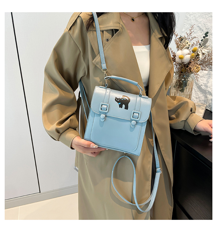 A new 2024 French retro backpack for women, a trendy and versatile single-shoulder bag with a large capacity for commuting undefined