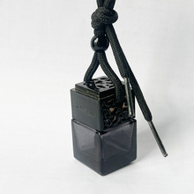 8ML汽车香水瓶饰品空瓶子 水立方黑盖彩色方形瓶玻璃瓶 汽车挂件