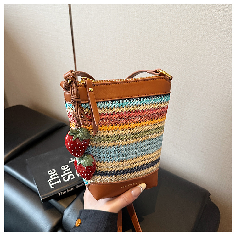 In the summer of 2025, there are new fashionable and fresh woven handbags, bucket bags, shoulder bags, underarm bags and women's bags undefined