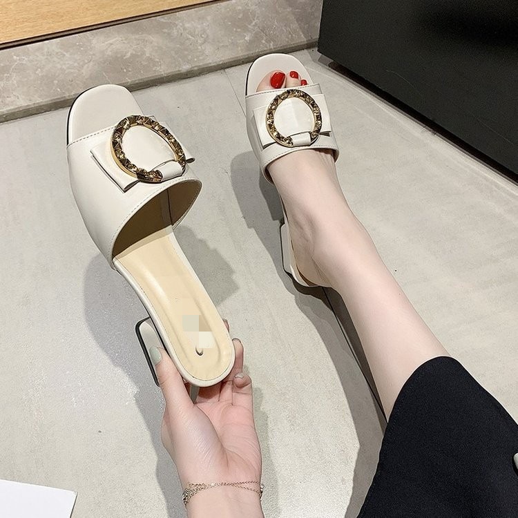 Outdoor de moda zapatillas de tacón grueso de cuero blando verano 2026 nuevo antideslizante una palabra ligera y cómoda sandalias casuales para mujeres
