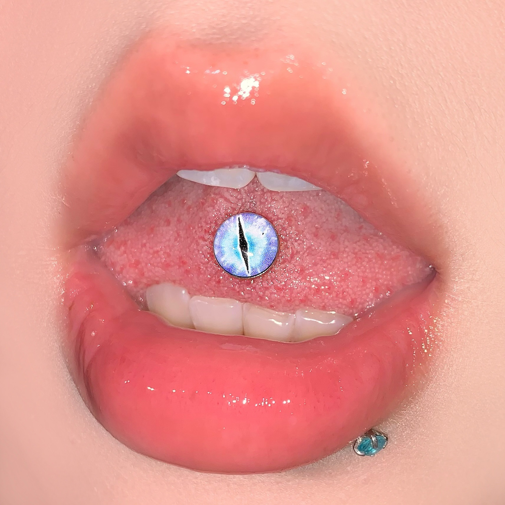 Pointed titanium steel lip stud product view