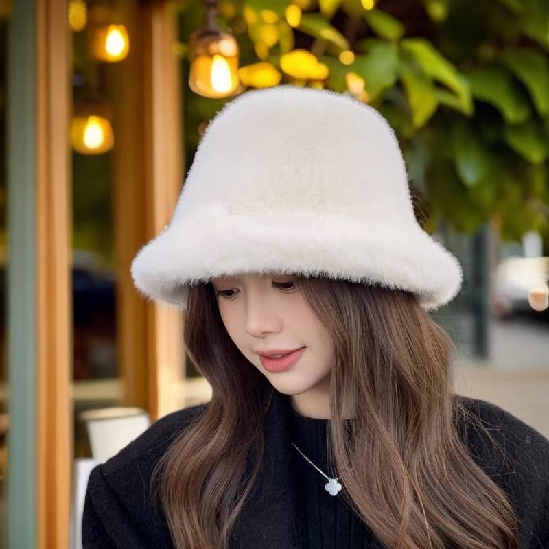 Sombrero de lana para mujeres otoño invierno frío blanco sombrero caliente sombrero noreste sombrero de cuenca sombrero protector de orejas mostrando cara pequeño sombrero de pescador peluche
