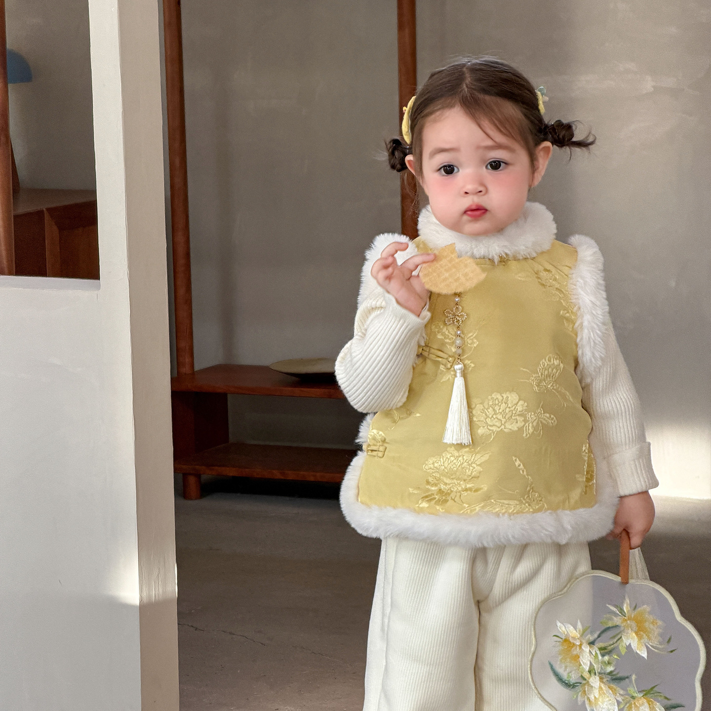 Pendant cheongsam vest