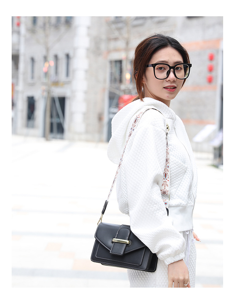 Women's Small All Seasons Pu Leather Solid Color Classic Style Square Flip Cover Shoulder Bag display picture 2