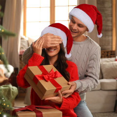 大人と子供のためのクロスボーダー新しいレッドゴールドベルベットぬいぐるみエッジクリスマス帽子サンタ帽子ホリデードレスアップ