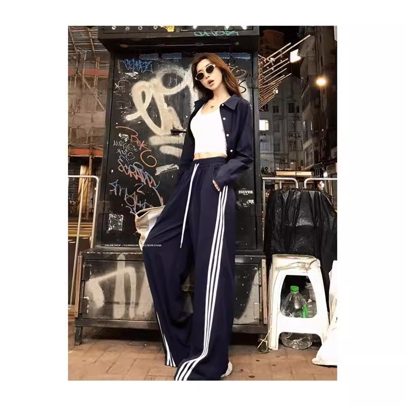 Pantalones deportivos casuales de mujer a rayas negras de la calle alta 2025 nuevo estilo de primavera y otoño sentido del diseño de tres barras pantalones anchos rectos