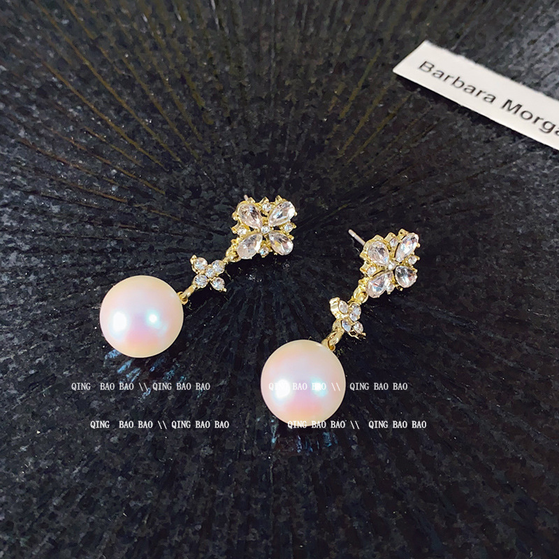 Korean sophisticated fashionable earrings with zircon pearl