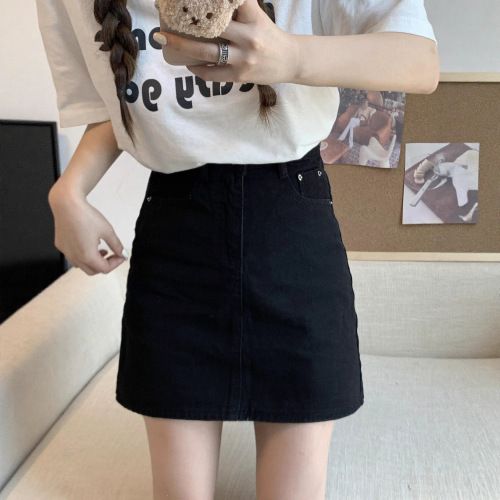 Light-colored denim shorts for women, 2025 summer, Korean style—irregularly ripped, wide-leg, high-waisted, loose-fitting A-line hot pants, trendy.