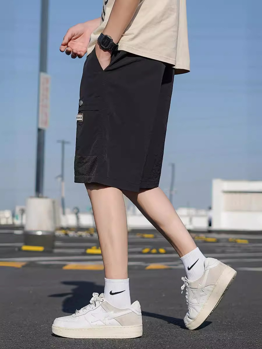 Pantalones cortos de seda de hielo de moda de verano para hombres. Pantalones de aire secos. Pantalones de cinco puntos. Pantalones de hombre grandes.