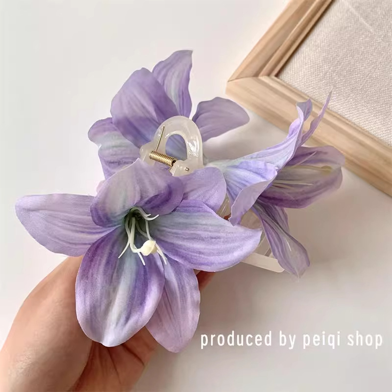 La atmósfera de flores de lirio púrpura atrapar clips de belleza de alto nivel detrás de la cabeza de cabello de tiburón atrapar clips de cabello adornamiento