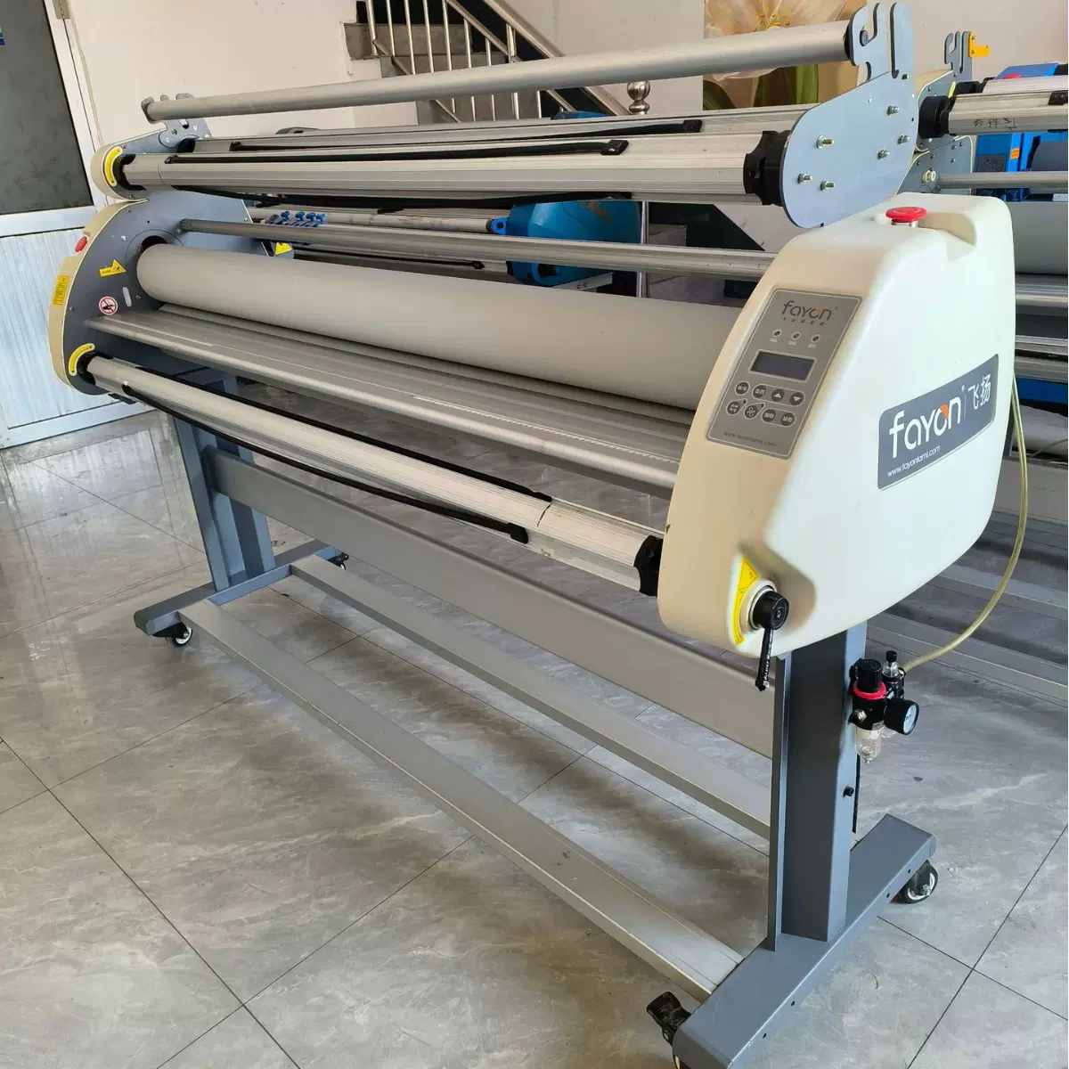 二手飞扬全自动覆膜机广告覆膜机冷裱机电动气动覆膜机全自动覆膜