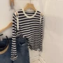 露肩圆领春秋条纹毛衣