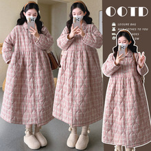 大货实拍孕妇冬季粉格子绗棉娃娃领长款宽松甜美保暖外套棉服大衣