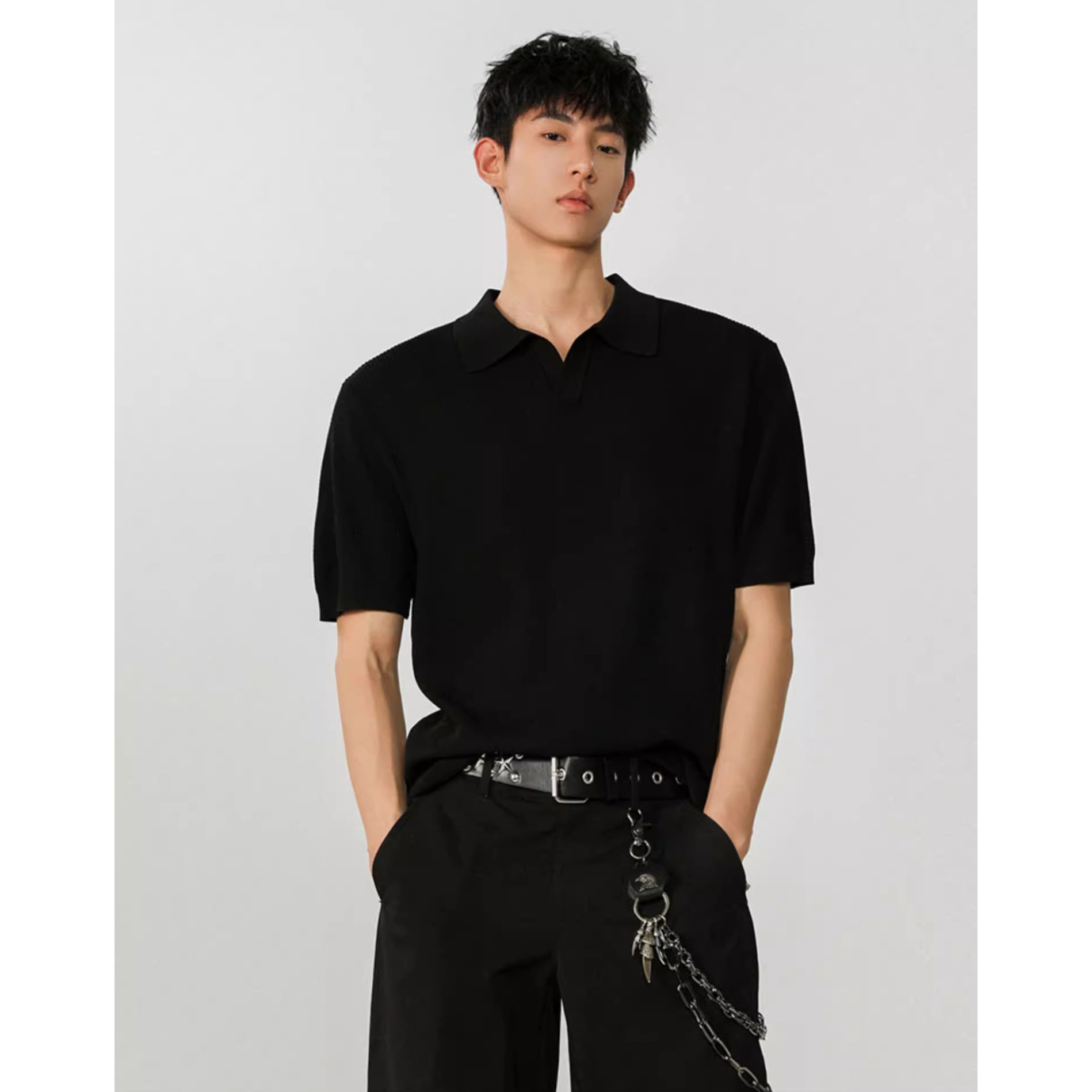 Verano nuevo suéter de punto de seda de hielo de manga corta para hombres camisa POLO delgada de negocios con cuello en V camiseta de moda comercio exterior al por mayor transfronterizo