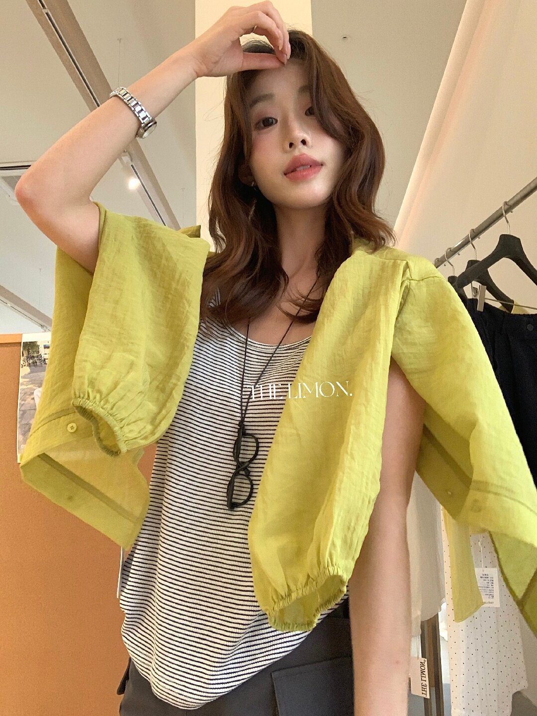 Áo chống nắng dáng dài tay ngắn kèm áo sọc trong hai mảnh nữ — xanh lam, bạc hà xanh, xanh mù tạt, màu trắng chi tiết 60