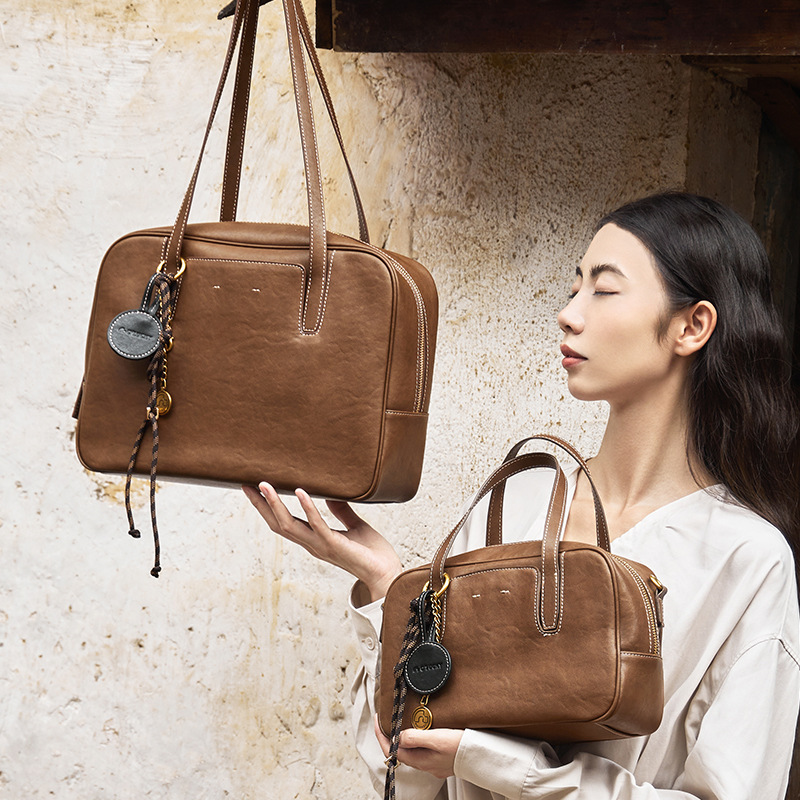 Women's Bag 2026 Spring/Summer New Style Vegetable-Tanned Leather Bowling Bag Versatile Commuter Handbag Stylish Crossbody Bag