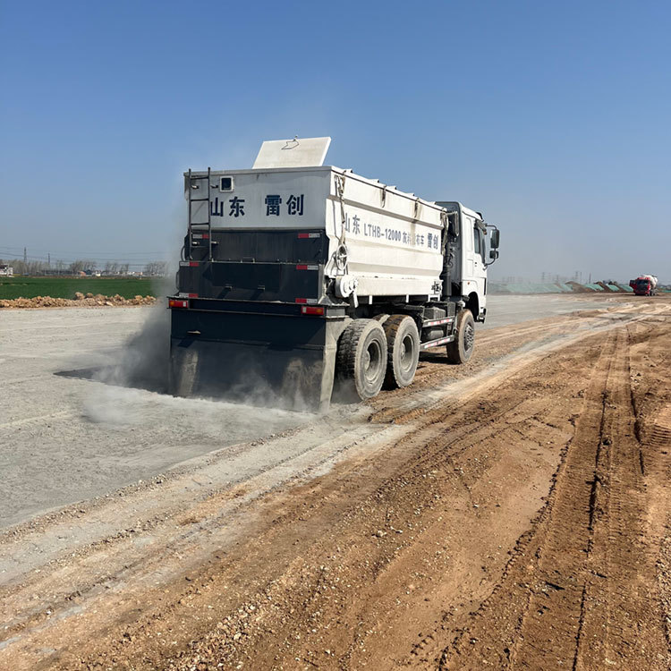 道路消解石灰撒布车  工厂供应 各种规格 水泥粉料撒布机