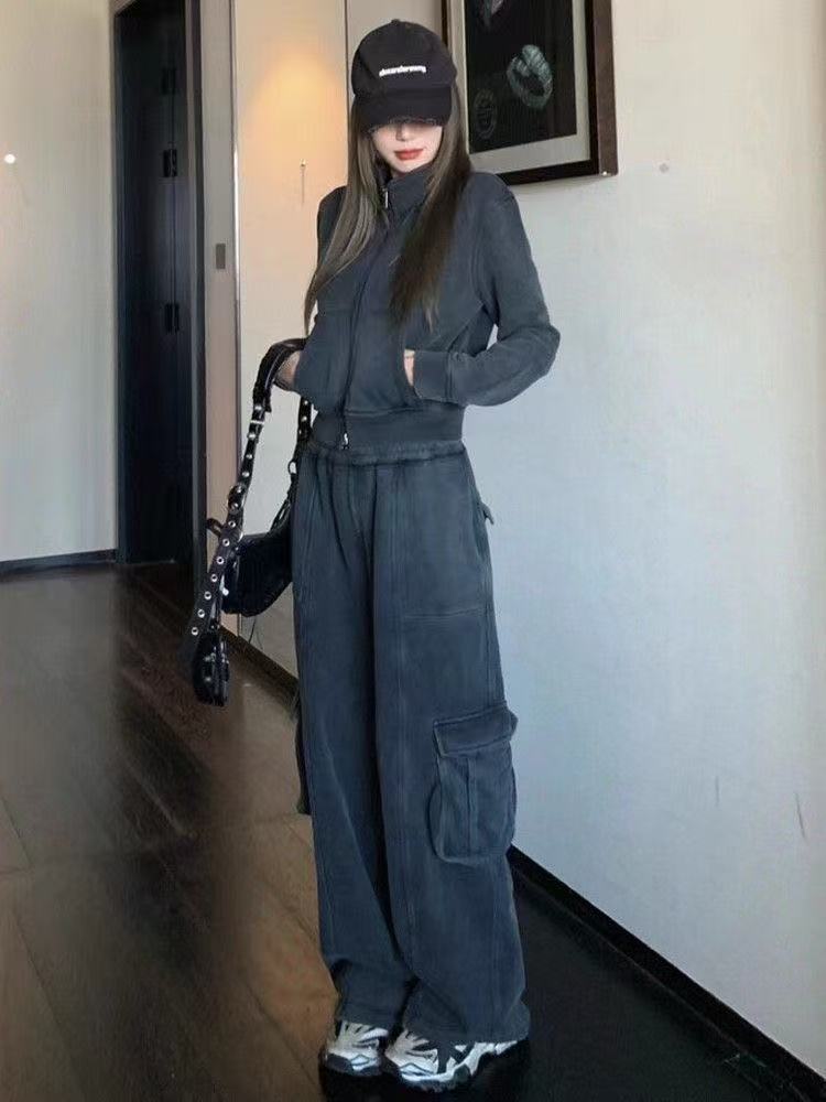 짙은 회색