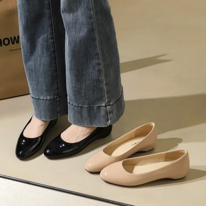 6821 French patent leather round toe shallow mouth single shoe with red sole, versatile and comfortable, with an increas