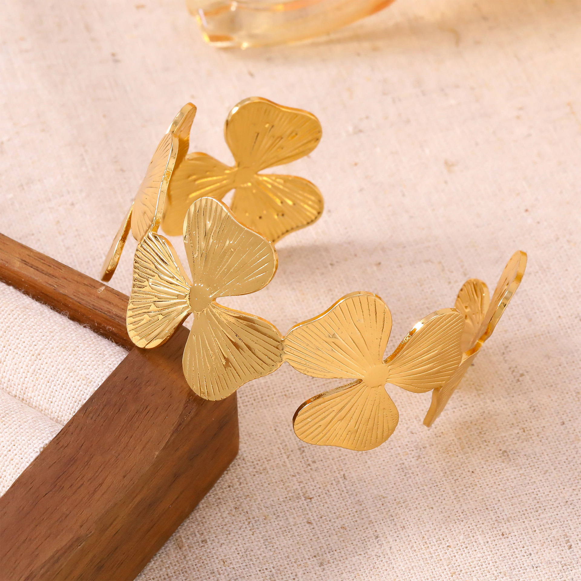 Golden Three -leaflaces Bracelet