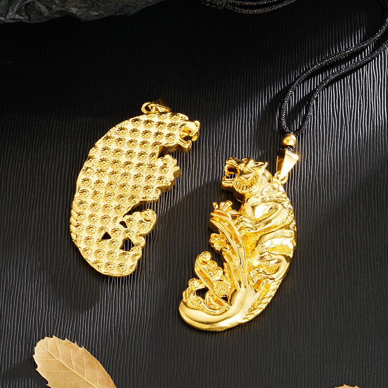 Imitación oro Tigre collar hombres antigua ley herencia domineering 3D Tigre colgante cuerda negro Vietnam arena joyería de oro al por mayor