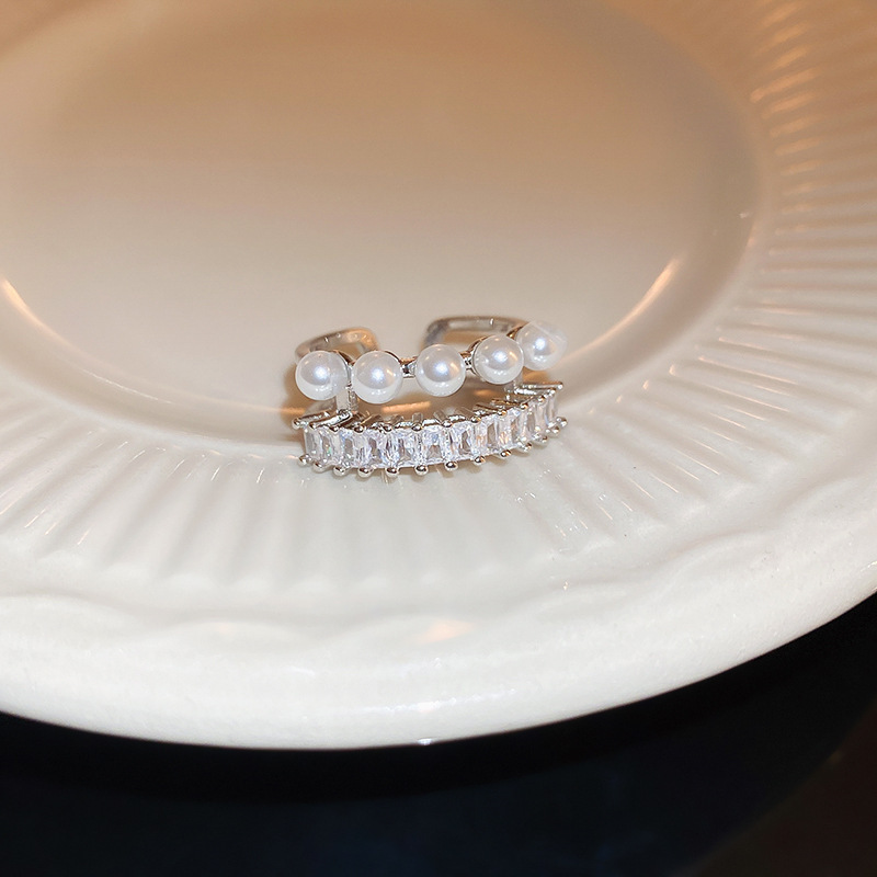 レトロな円形の緑松石の開口指輪の宮廷風の大衆の設計のファッション的な指輪の軽い贅沢な高級感の食指の指輪