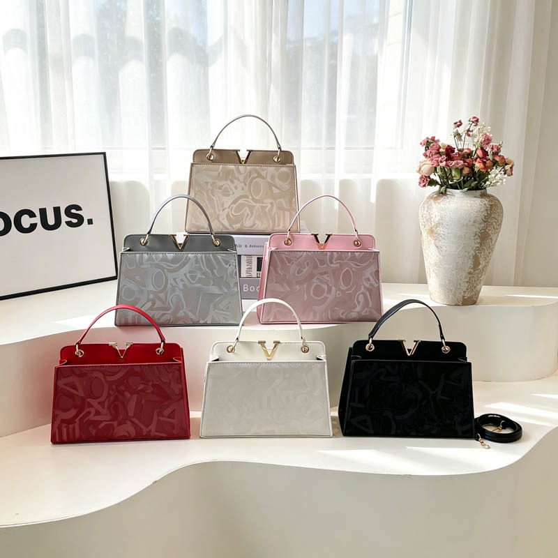 Fashionable and Elegant Solid Color 2026 New Style Lettered Retro Trendy Large Capacity Handbag Shoulder Crossbody Bag for Women