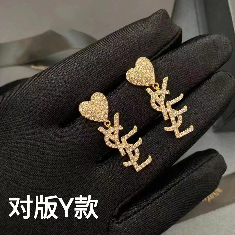 爱心满钻字母耳环法式经典气质小香风耳坠韩国东大门复古大牌耳钉