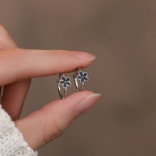 S925 Silver Needles Small Floral Petal Earrings for Women, Fresh and Cute, Unique Design, Lightweight Luxury Epoxy Earrings, Elegant Style