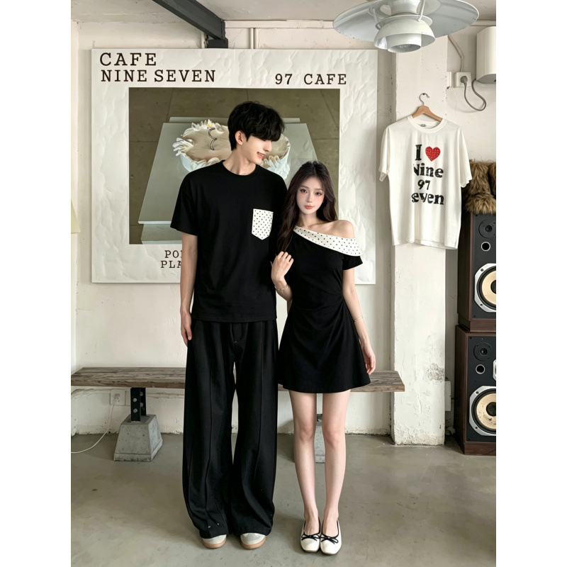 Real Shot of Couple Outfits: New Summer French-Style Elegant Off-Shoulder Polka Dot Dress and Men's Short-Sleeve T-Shirt for Student Travel Real Shot of Couple Outfits: New Summer French-Style Elegant Off-Shoulder Polka Dot Dress and Men's Short-Sleeve T-Shirt for Student Travel