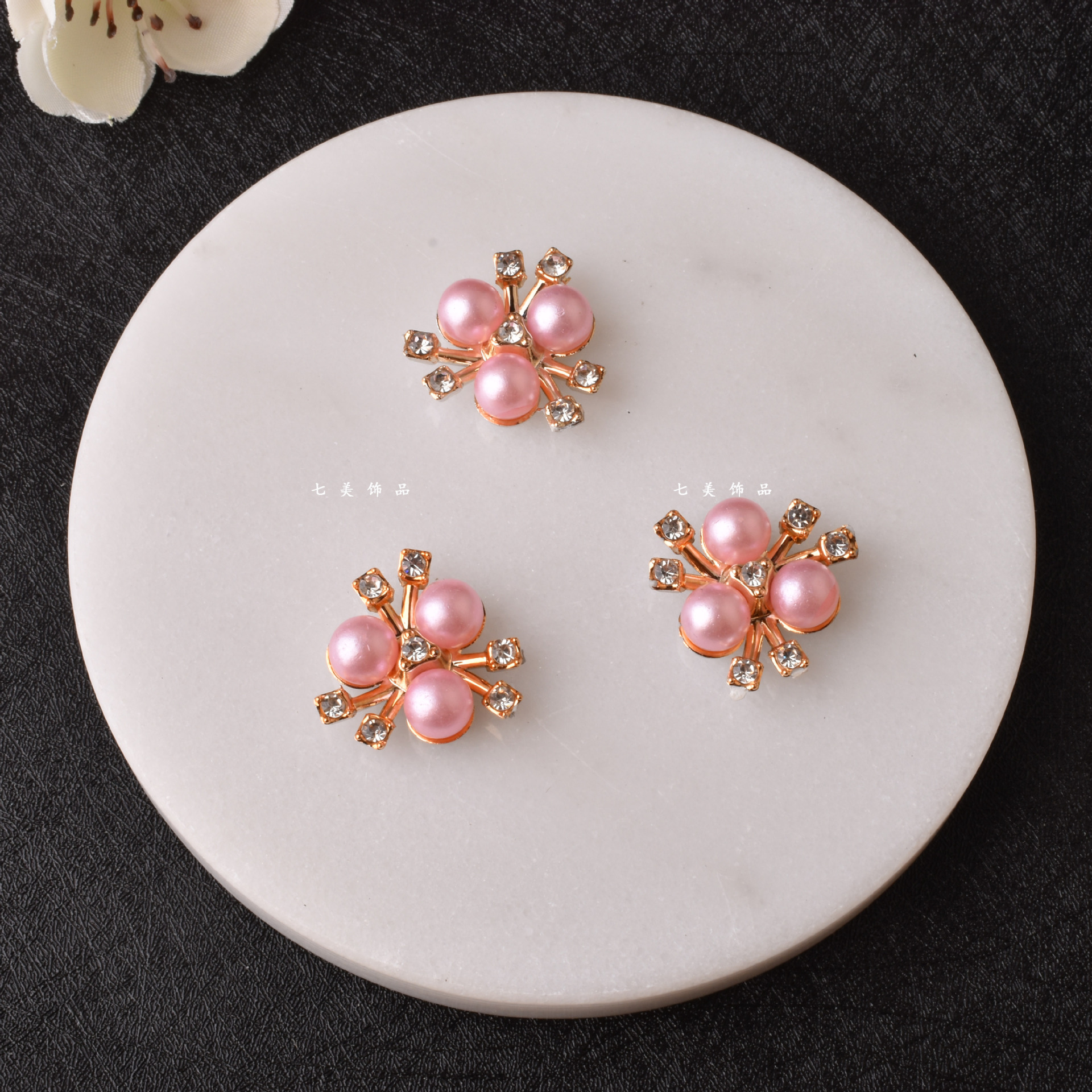 Estilo barroco tres aleación perla flor corazón joyería accesorios flor placa hebilla ropa DIY collar pulsera material