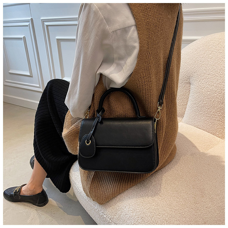 This Year's Popular Small Bag Women's Bag 2021 New Fashionable Simple Retro Messenger Bag Popular Autumn Portable Small Square Bag display picture 9