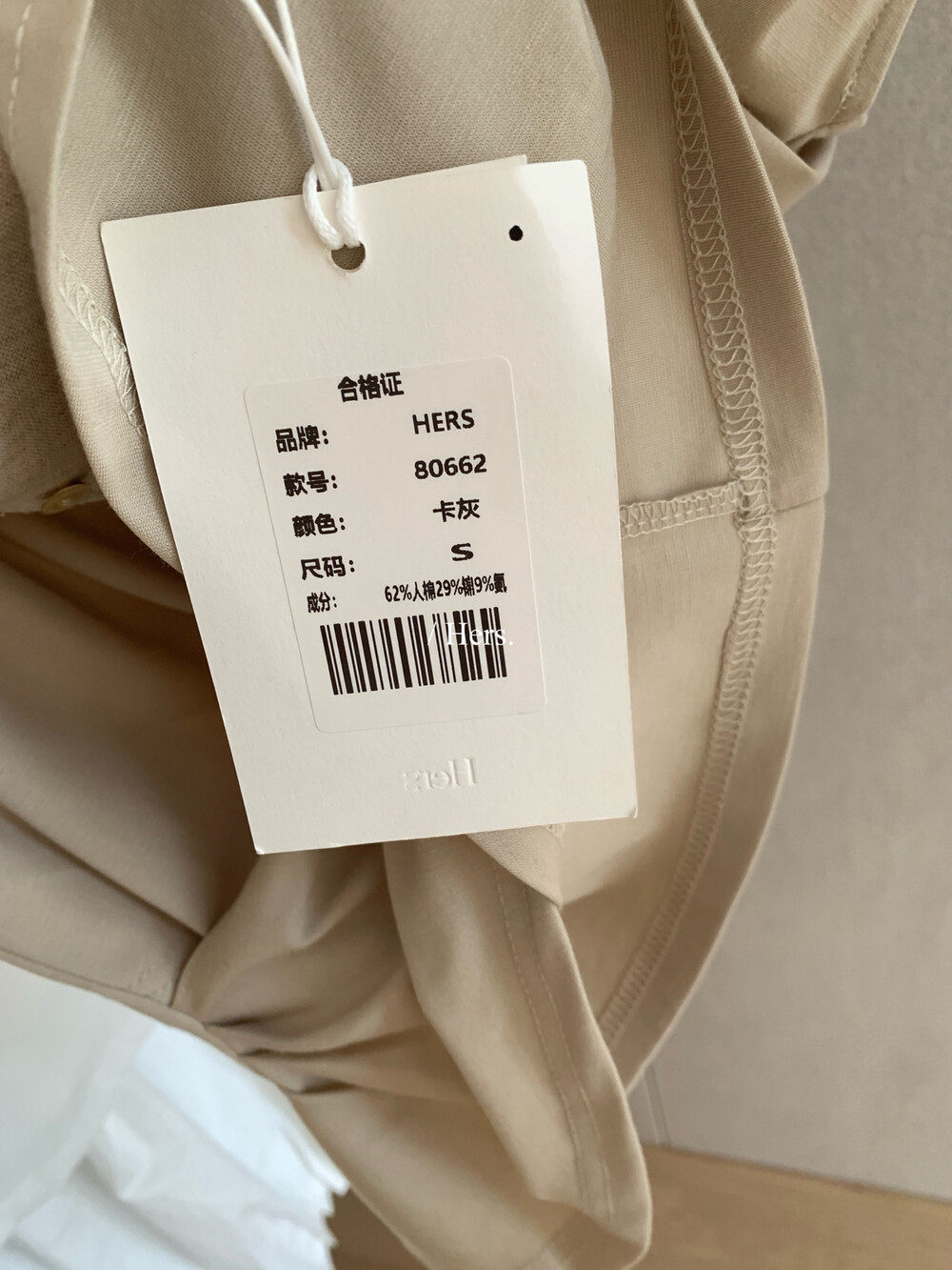 Áo thun nữ tay ngắn cổ tròn phong cách Hàn Quốc, thiết kế lưng xẻ khoét lệch — màu đen, Xám khói, trắng ngà, màu hồng chi tiết 19