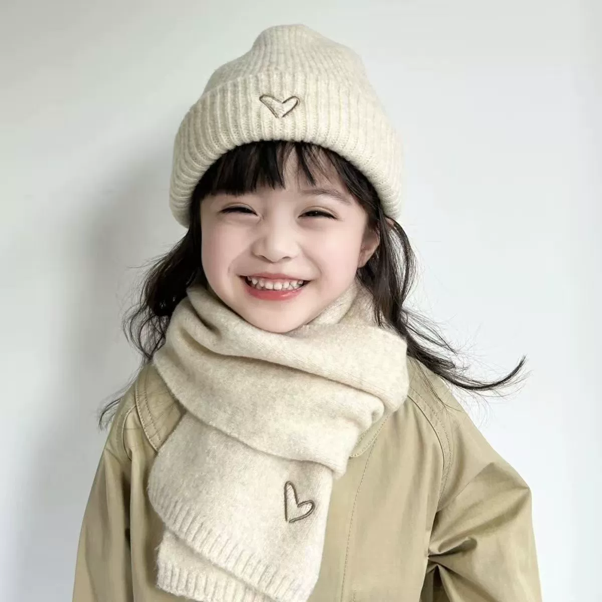 Корейская вышитая детская шапка и шарф, комплект из двух предметов для мальчиков и девочек на осень и зиму, универсальный однотонный комплект для сохранения тепла ребенка