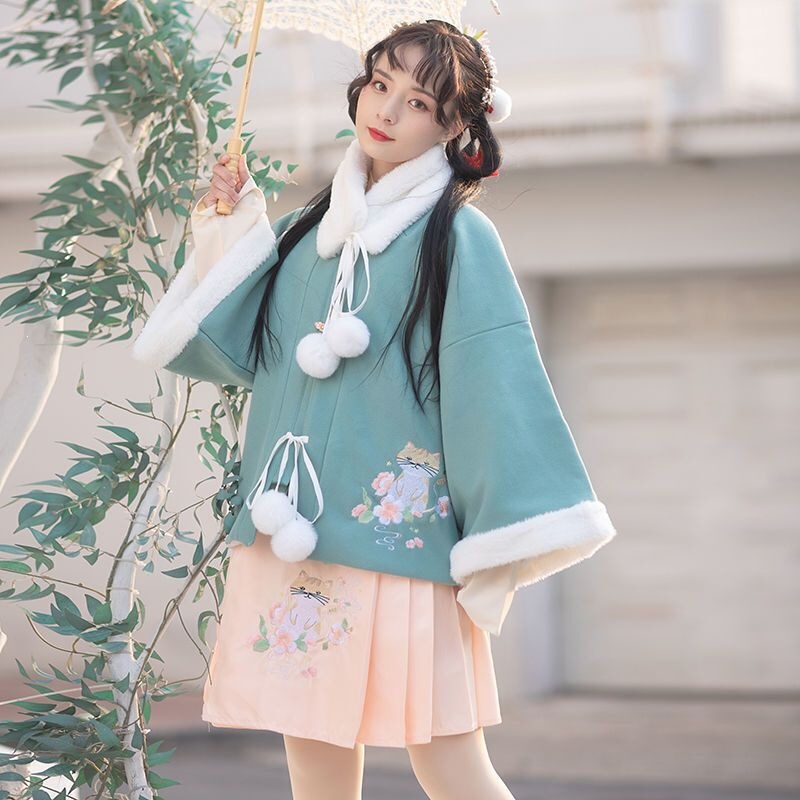 Woolen Hanfu for women, autumn and winter, square collar, embroidered, with fur collar, everyday wear, Chinese style, Han elements, high-quality jacket and skirt set