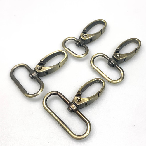 Manufacturer wholesale zinc alloy dog ​​buckle hardware green ancient sweep brushed buckle metal luggage hook buckle key chain accessories