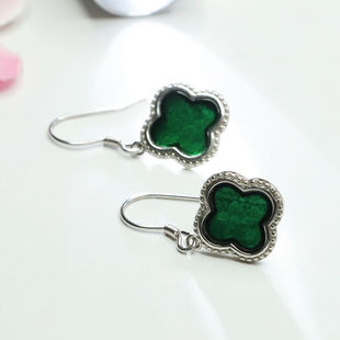 Xinyu Live on behalf of S925 silver inlaid ink four-leaf clover ear hook Jade jade earrings jewelry gifts