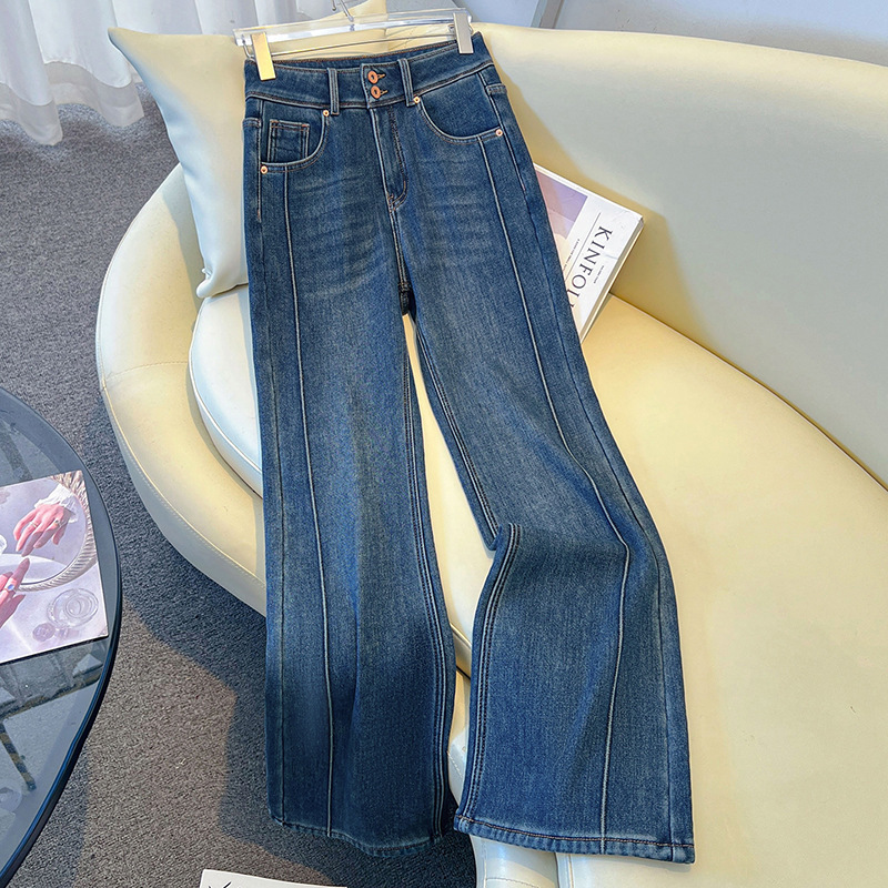 Autumn vintage flared jeans for women, high-waisted with double-button closure, slim fit, elongating and slimming, with a nice drape Autumn vintage flared jeans for women, high-waisted with double-button closure, slim fit, elongating and slimming, with a nice drape