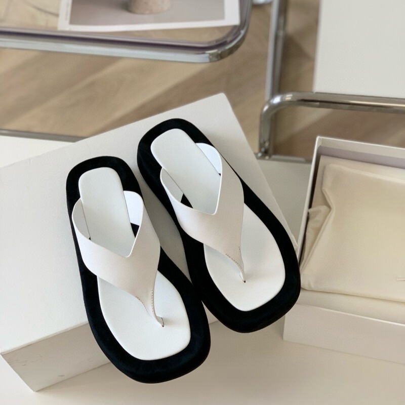 【Migua】Row Style Color-Blocked Thick-Soled Flip-Flops with Square Toe, Height-Increasing Sandals for a Relaxed Feel, Suitable for Outdoor Wear, Exclusively for Cross-Border Sales