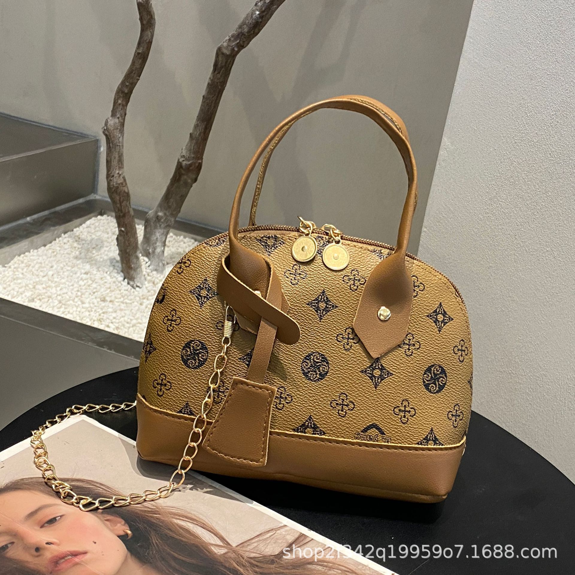2023 nuevo bolso de mujer ligero de lujo impresión conchas bolso de gran capacidad bolso de mano de moda versátil hombro bolso de mujer