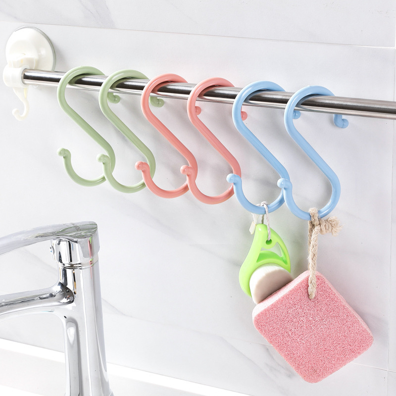 Fabricante en stock multi-funcional S gancho plástico blanco de plástico sin costura Punch-libre cocina del hogar gancho de baño