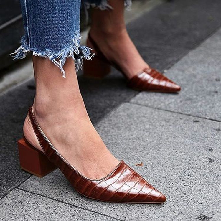 Foreign Trade 2023 New Summer Retro Large Size Pointed Commuter Sexy Mid-Heel Baotou Sandals Women's Plaid Chunky Heel Batch