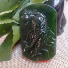 新疆和田玉碧玉生肖虎吊坠威武霸气上山虎挂件男士玉项坠