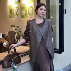 大きいサイズの肩の袖なしの皮のベストの長袖のワンピースの2セットの女性の太ったmmの早秋はスーツを着ます。