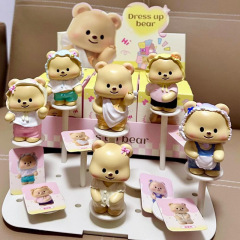 ネットの赤いバターの熊はブラインドの箱のクリームの熊の周辺の子供のかわいいデスクトップの置物の人形の誕生日のプレゼントに着替えます。