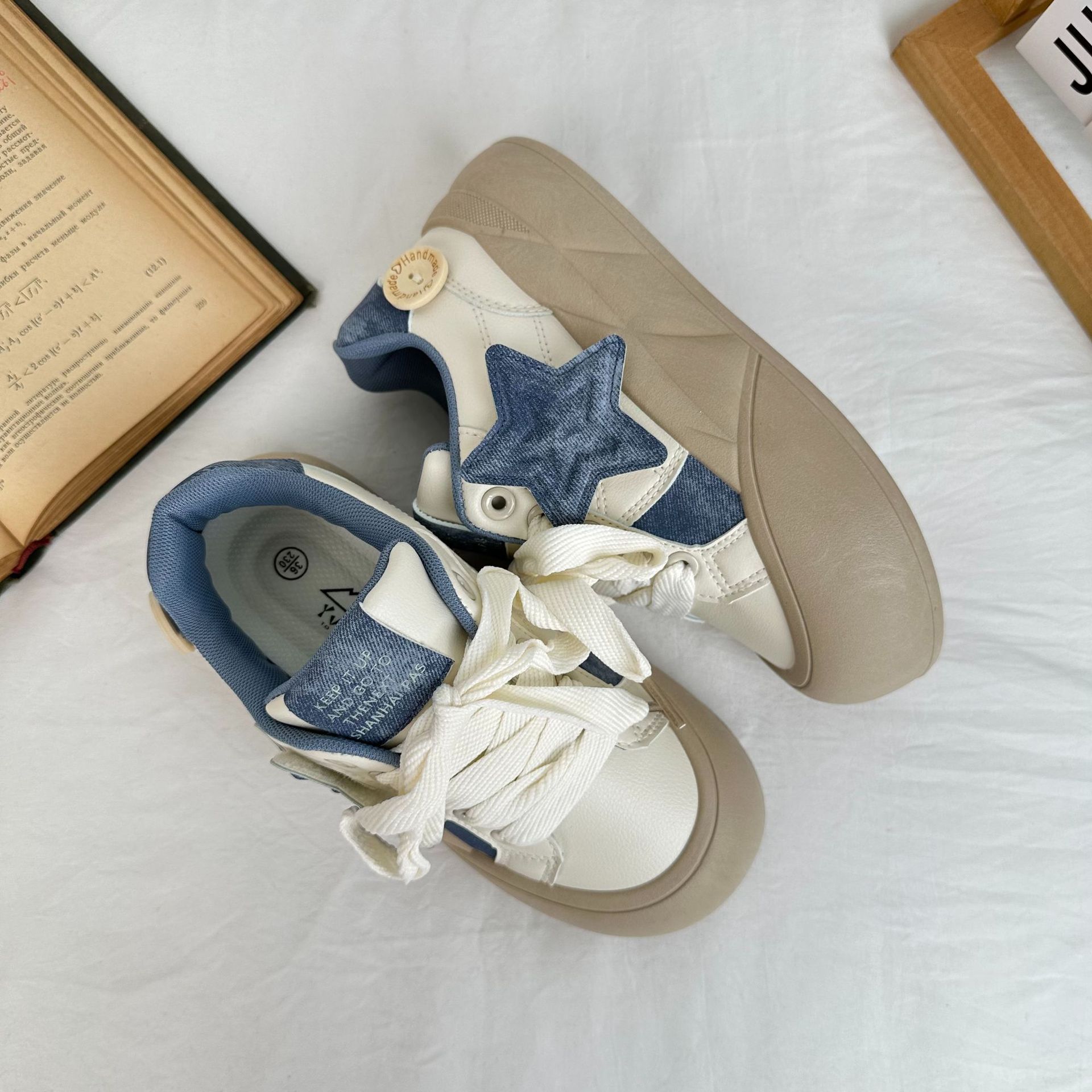 Estrellas de ondas largas zapatos de skate casuales de base baja para mujeres zapatos de pan de estilo coreano zapatos de nicho para estudiantes de mujeres