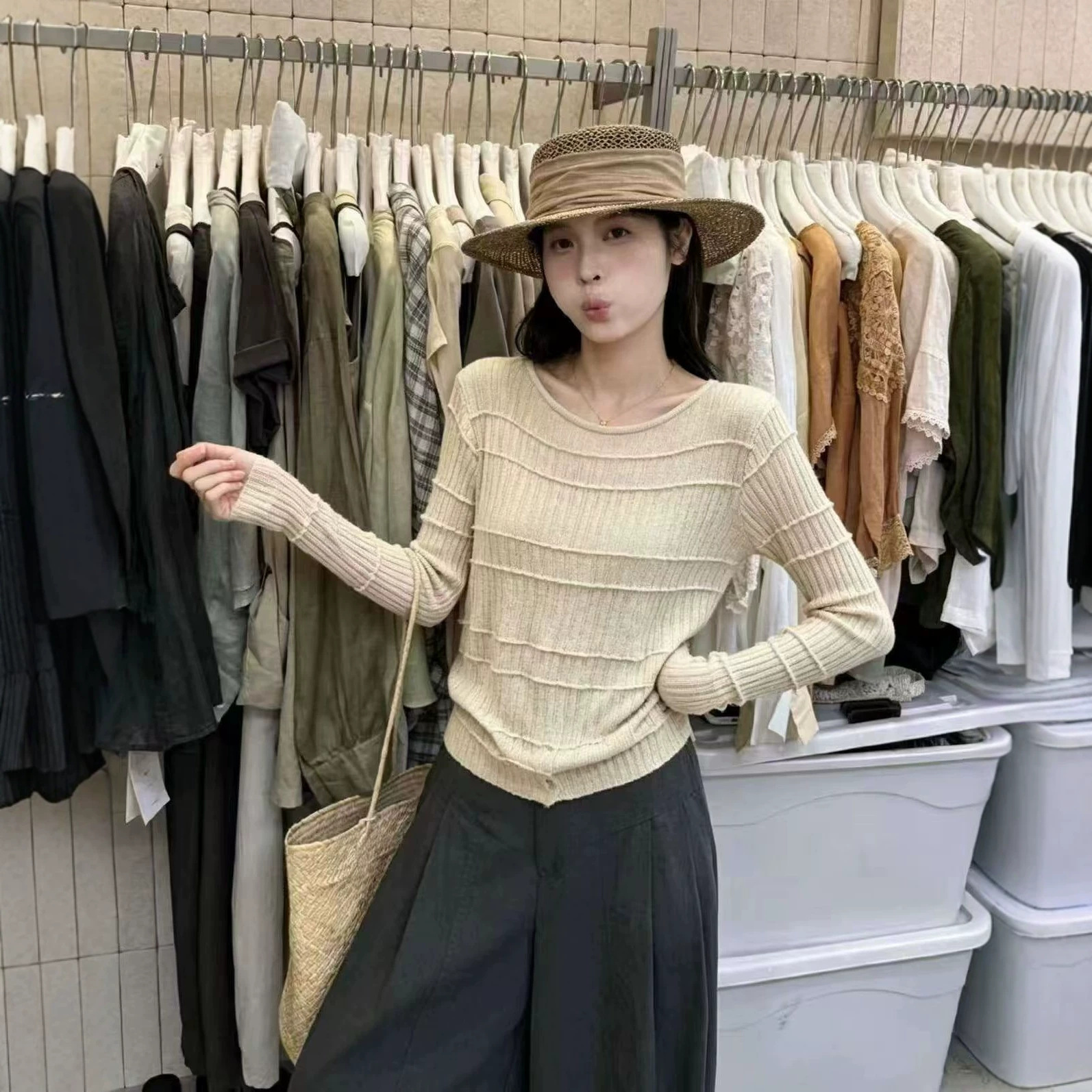 Korean style, niche! 2026 Autumn New Arrival: Women's Everyday Commute Casual Knit Top