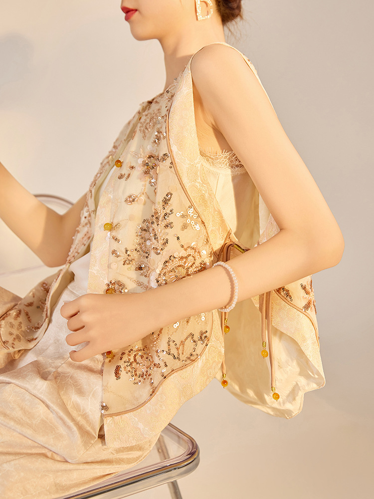 Bộ váy đuôi cá đính sequin phong cách Tân Trung Hoa 2026 kèm áo gilê và quần dài — Váy nửa, Áo gilê, Quần dài màu mơ