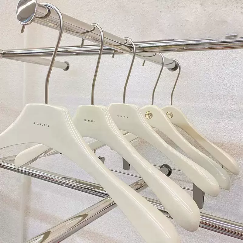 工厂批发服装店展示专用衣架裤夹韩版潮牌奶白色米白色刻字衣挂撑