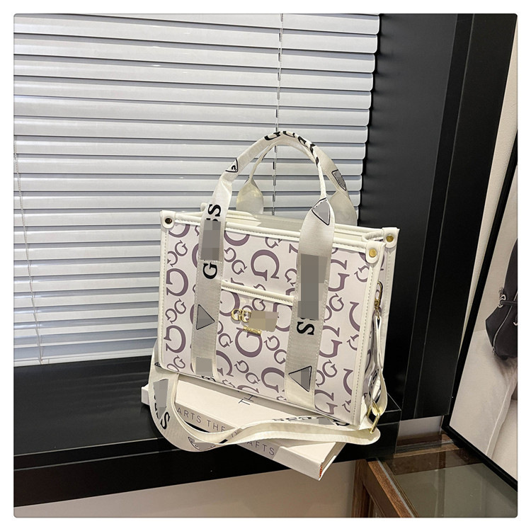 Bolso bandolera con letras de comercio exterior transfronterizo para mujer 2025 nueva tendencia de moda bolso de mensajero portátil impreso